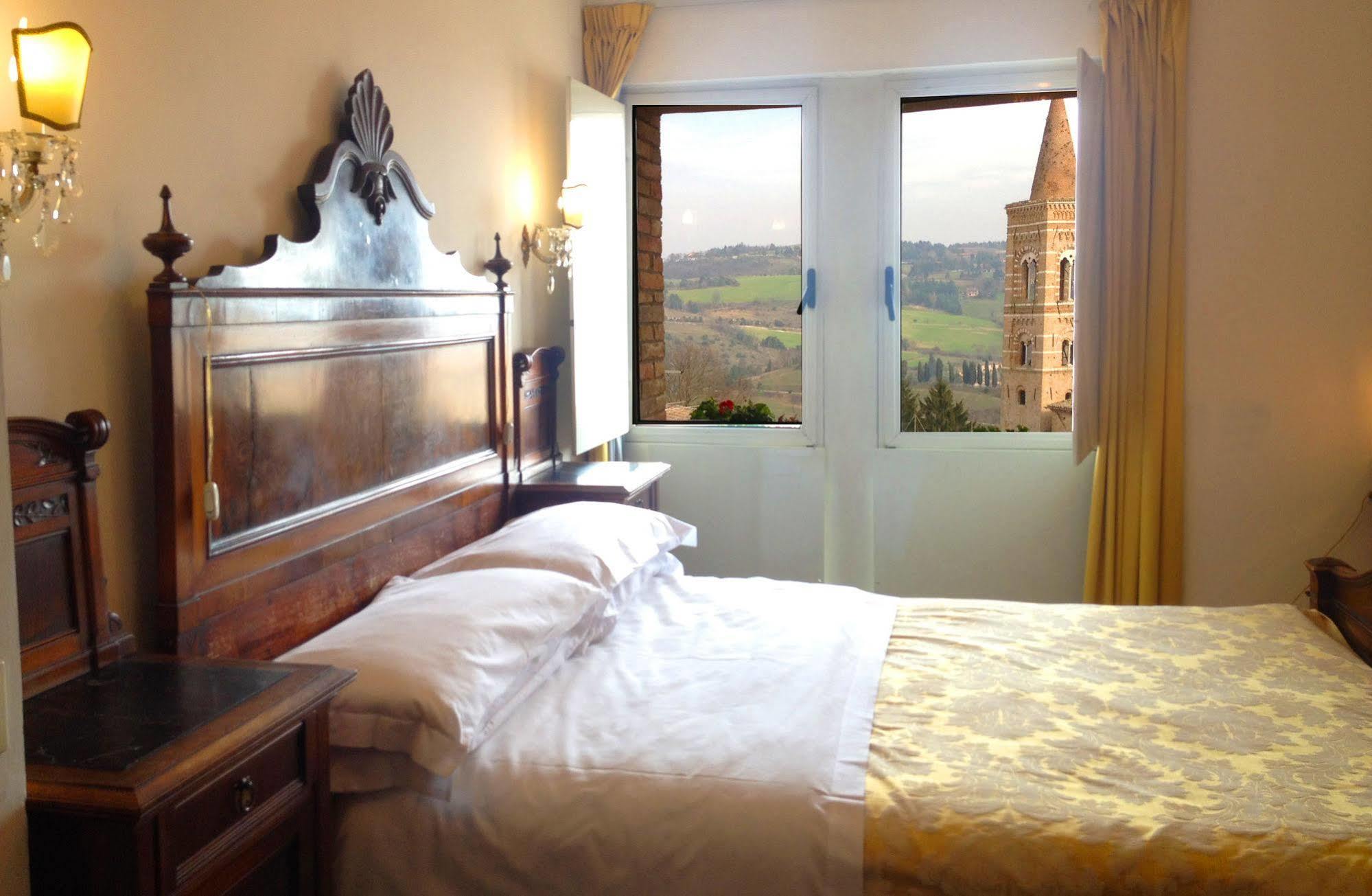 Hotel Raffaello Urbino Exterior foto